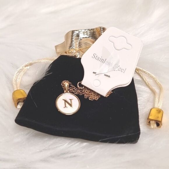 SHELL INITIAL PENDANT NECKLACE stainless steel gold plated M N O or P - Picture 4 of 14